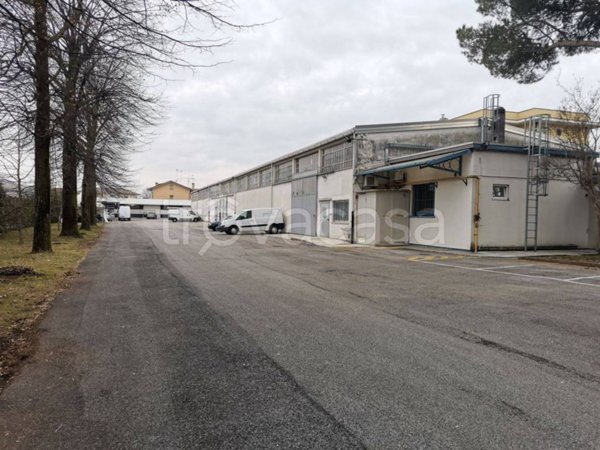 locale commerciale in affitto a Tavagnacco in zona Feletto Umberto