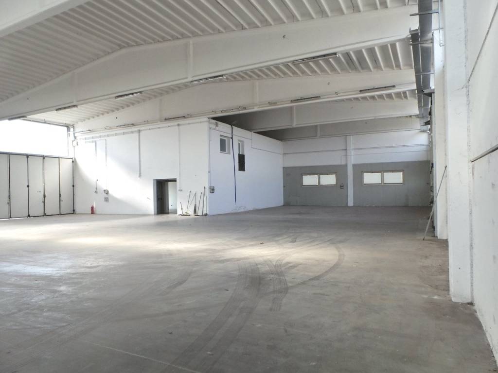 locale commerciale in affitto a Tavagnacco in zona Feletto Umberto