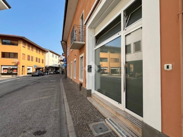 negozio in affitto a Tavagnacco in zona Feletto Umberto