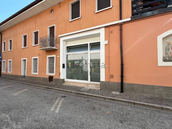 locale commerciale in affitto a Tavagnacco