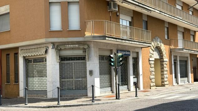 negozio in affitto a Tavagnacco in zona Cavalicco