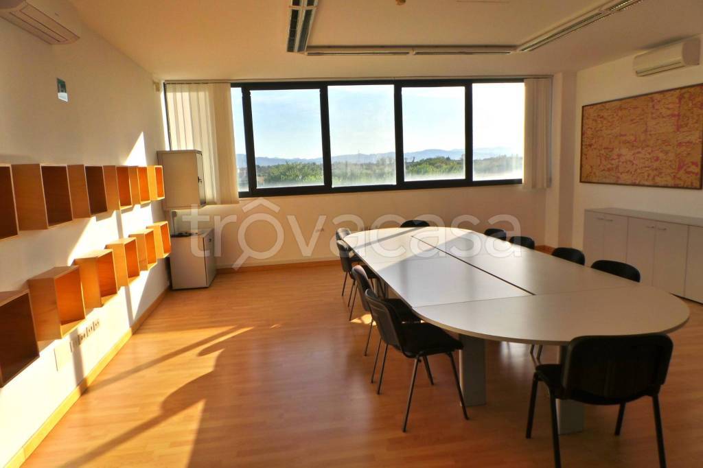 ufficio in affitto a Tavagnacco in zona Feletto Umberto