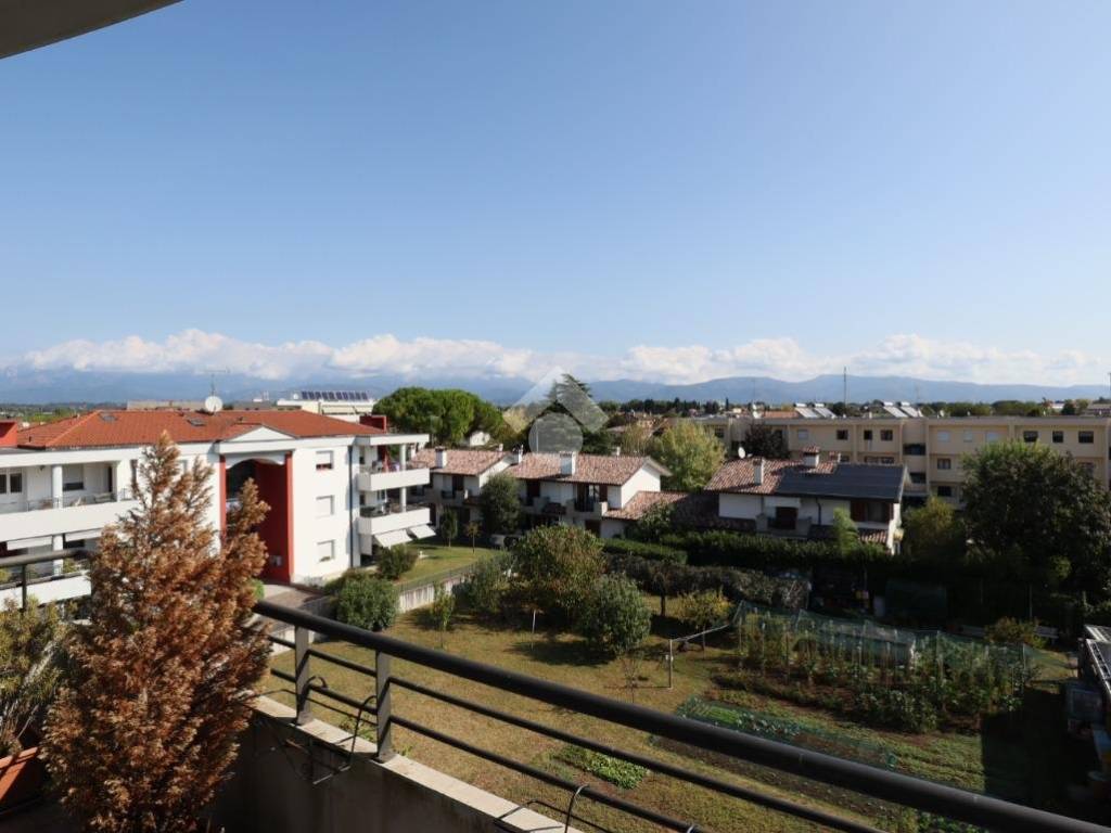 appartamento in affitto a Tavagnacco in zona Colugna