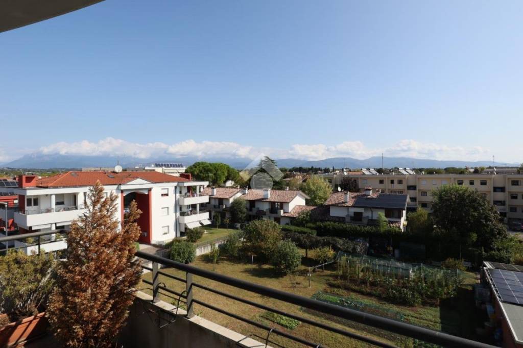 appartamento in affitto a Tavagnacco in zona Colugna