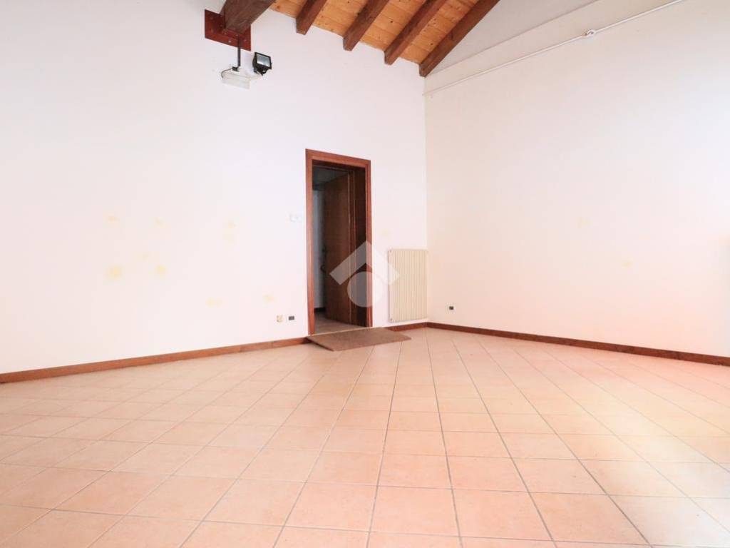 ufficio in affitto a Tavagnacco in zona Feletto Umberto