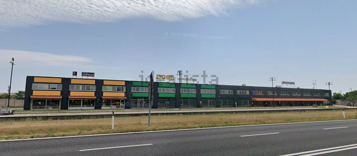negozio in affitto a Tavagnacco in zona Feletto Umberto
