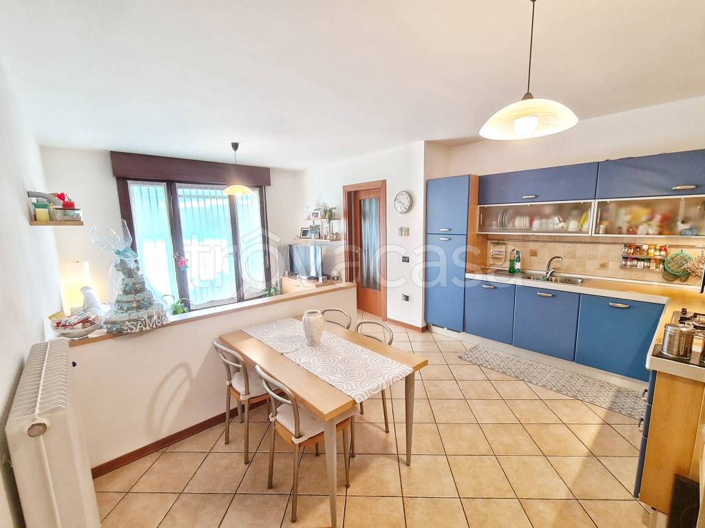 appartamento in affitto a Tavagnacco in zona Feletto Umberto