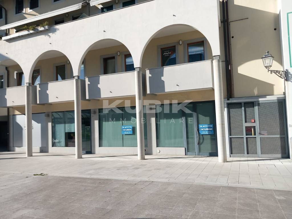 negozio in affitto a Tolmezzo