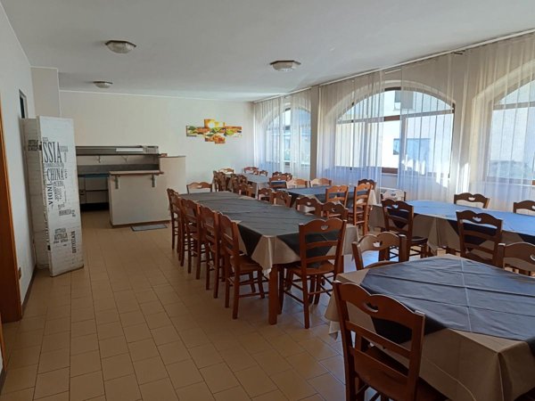 negozio in affitto a Tolmezzo in zona Cadunea