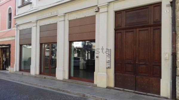 negozio in affitto a Tolmezzo