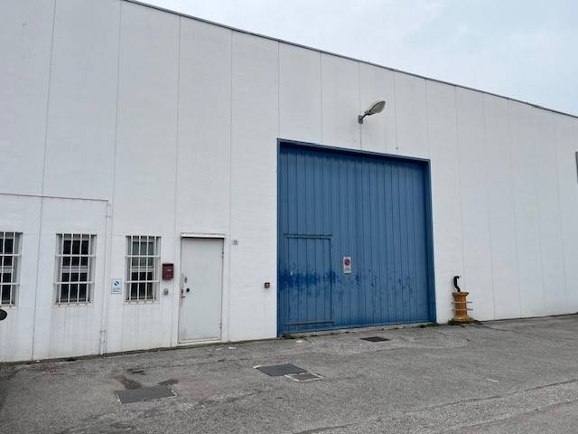 locale commerciale in affitto ad Udine