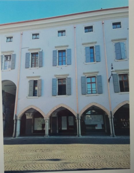locale commerciale in affitto ad Udine