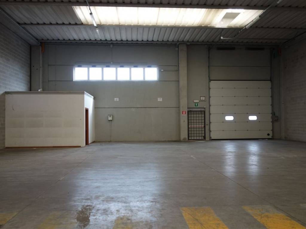 locale commerciale in affitto ad Udine