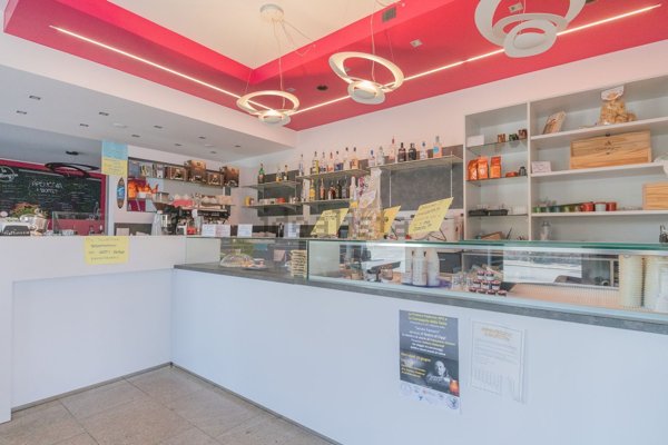 negozio in affitto ad Udine in zona Vât