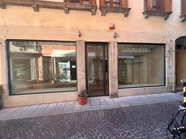 negozio in affitto ad Udine