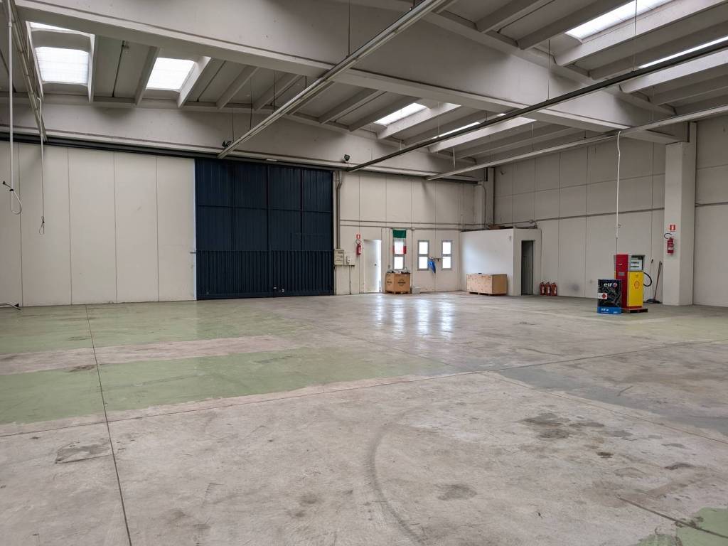 locale commerciale in affitto ad Udine