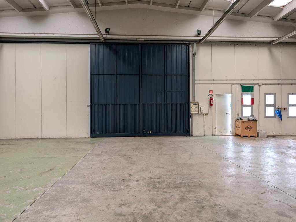 locale commerciale in affitto ad Udine