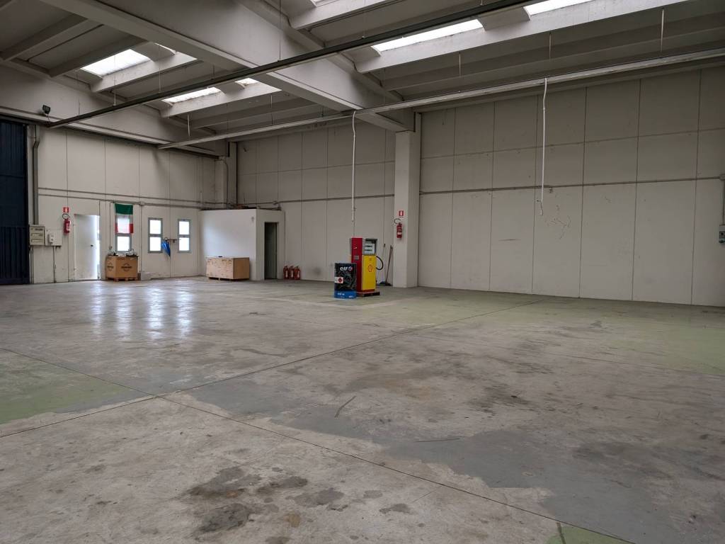 locale commerciale in affitto ad Udine