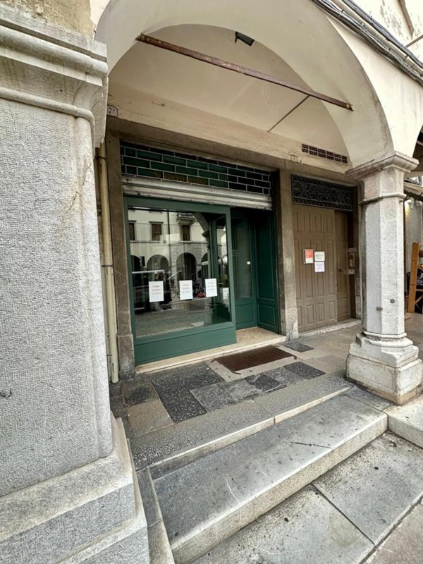 negozio in affitto ad Udine