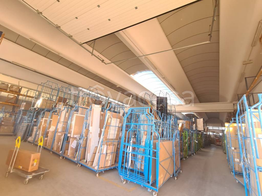 locale commerciale in affitto ad Udine in zona Vât