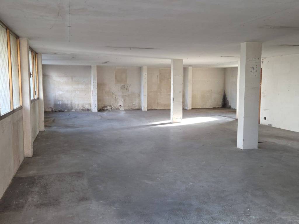 locale commerciale in affitto ad Udine