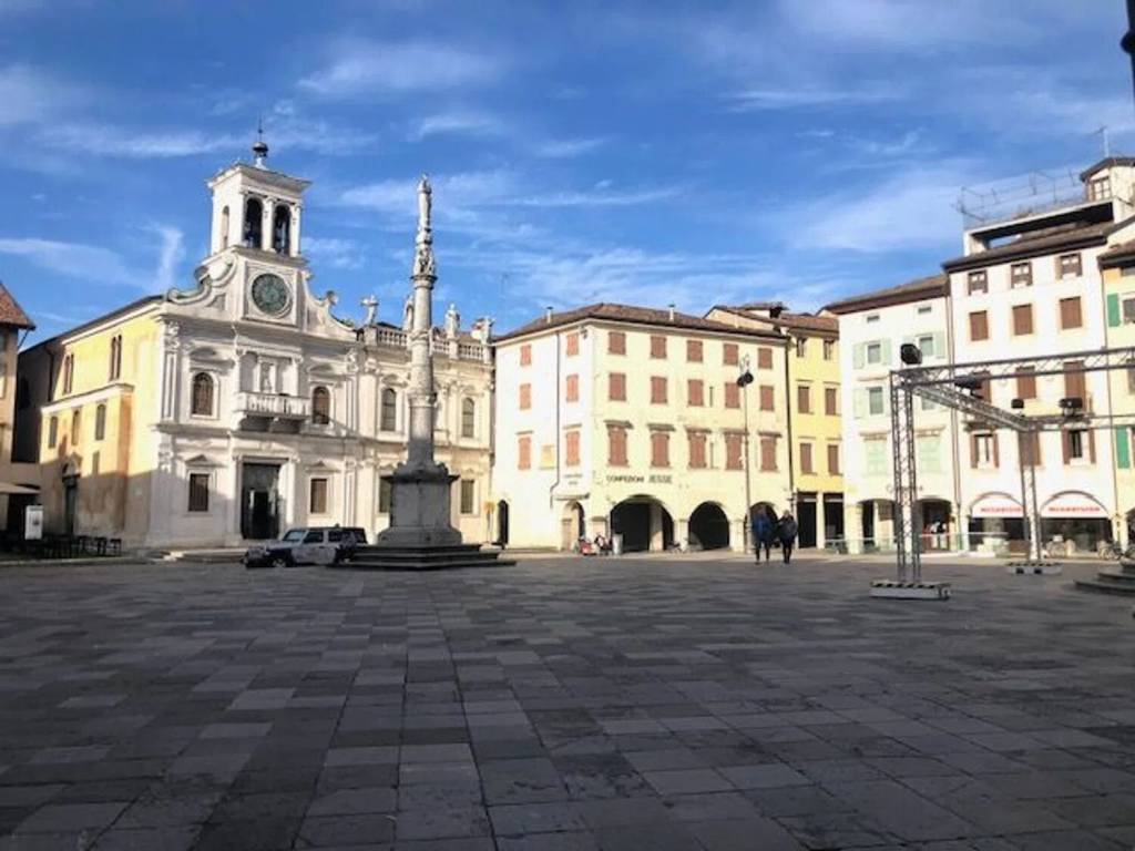 negozio in affitto ad Udine