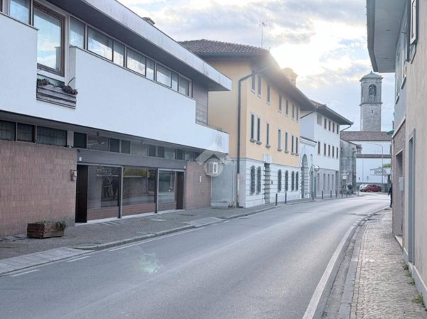 negozio in affitto ad Udine in zona Vât
