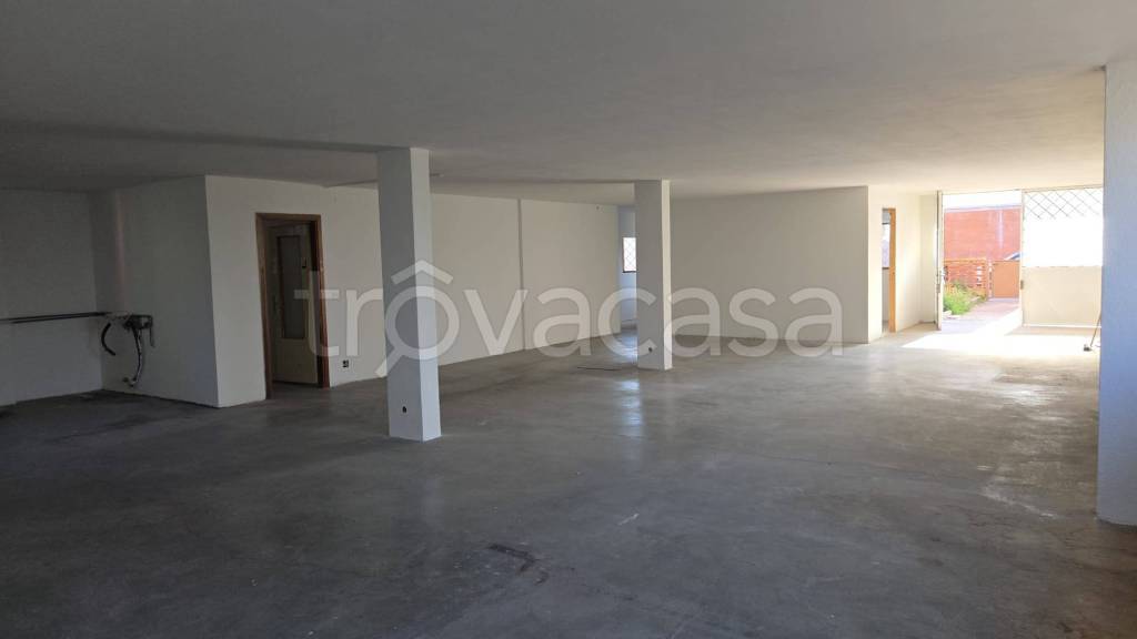 locale commerciale in affitto ad Udine