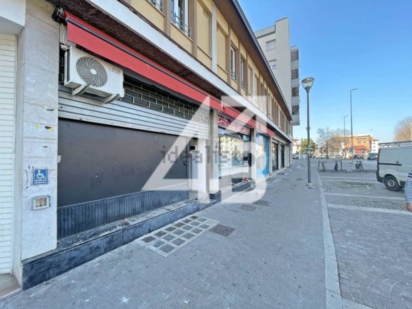 locale commerciale in affitto ad Udine