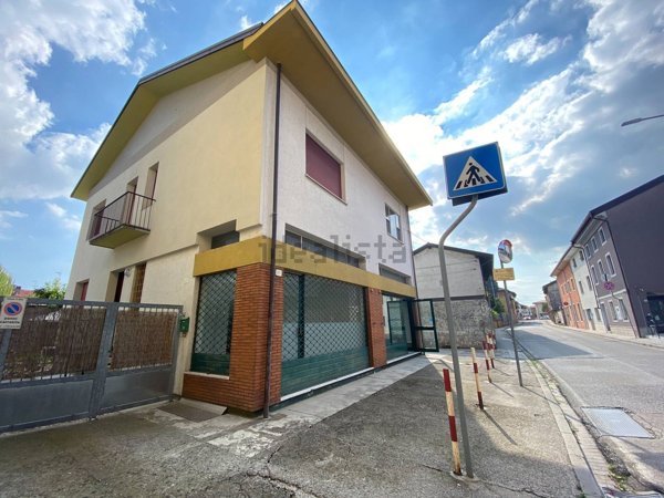 locale commerciale in affitto ad Udine in zona Vât