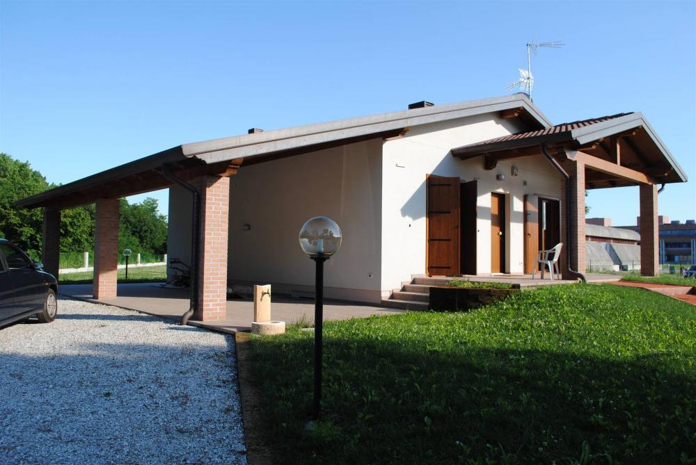 casa indipendente in affitto ad Udine in zona Rizzi