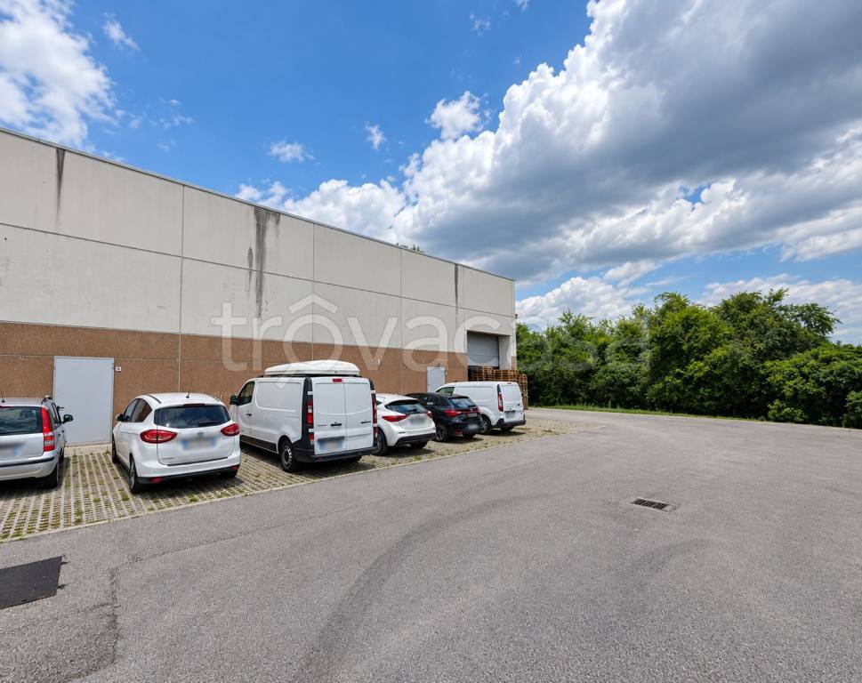 locale commerciale in affitto ad Udine in zona Laipacco