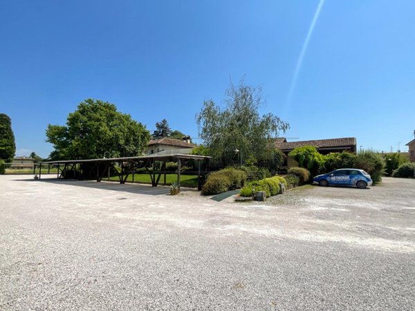 negozio in vendita a Fiumicello Villa Vicentina