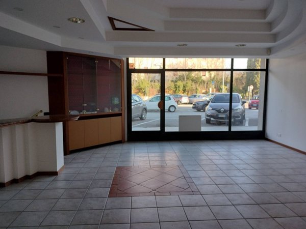 locale commerciale in affitto a Gradisca d'Isonzo