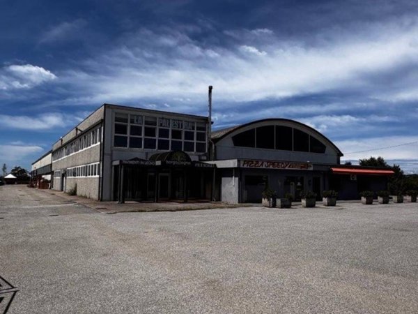 locale commerciale in affitto a Gradisca d'Isonzo