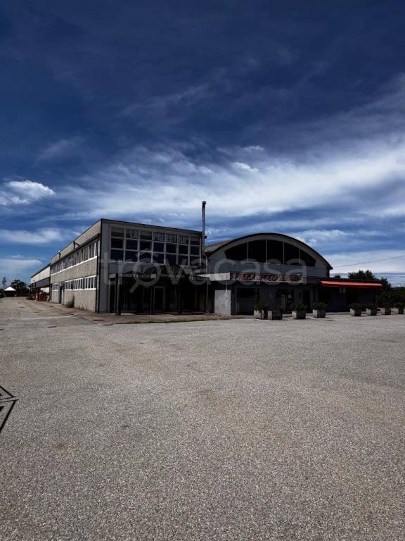 locale commerciale in affitto a Gradisca d'Isonzo