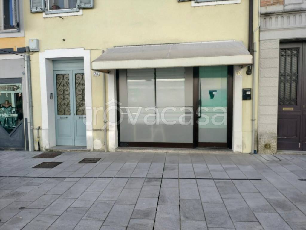 negozio in affitto a Gradisca d'Isonzo