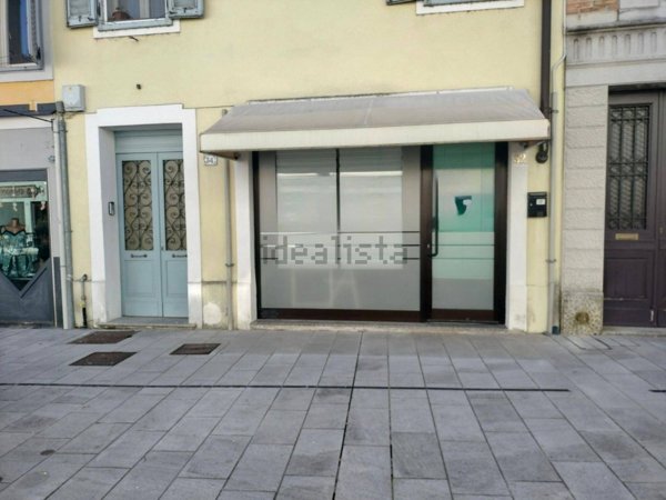 locale commerciale in affitto a Gradisca d'Isonzo
