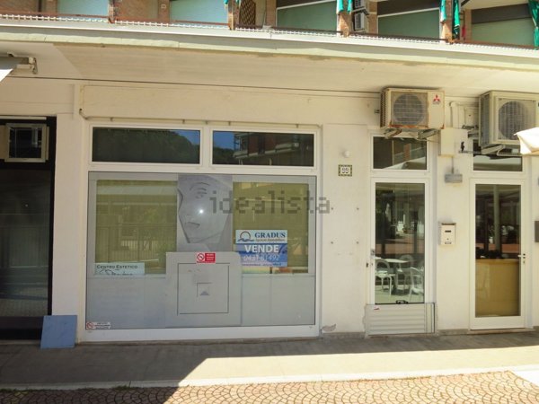 locale commerciale in affitto a Grado