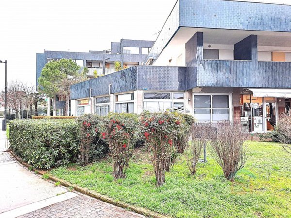 locale commerciale in affitto a Grado