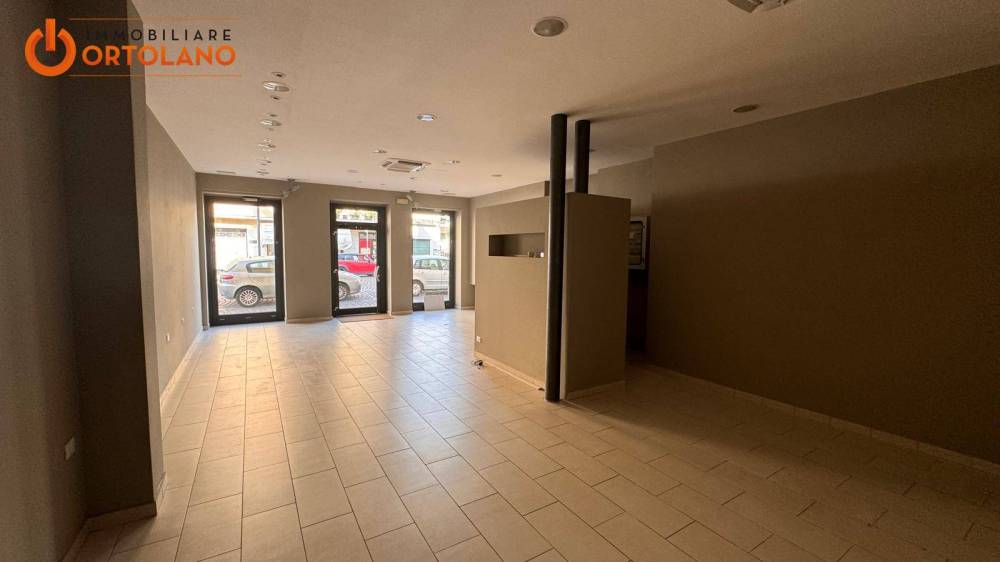 locale commerciale in affitto a Monfalcone