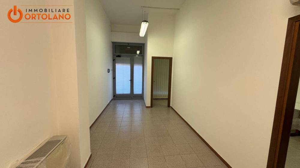locale commerciale in affitto a Monfalcone