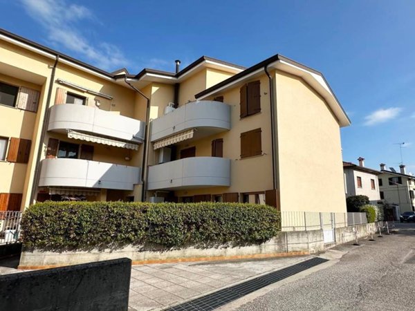 intera palazzina in affitto a Monfalcone in zona Aris