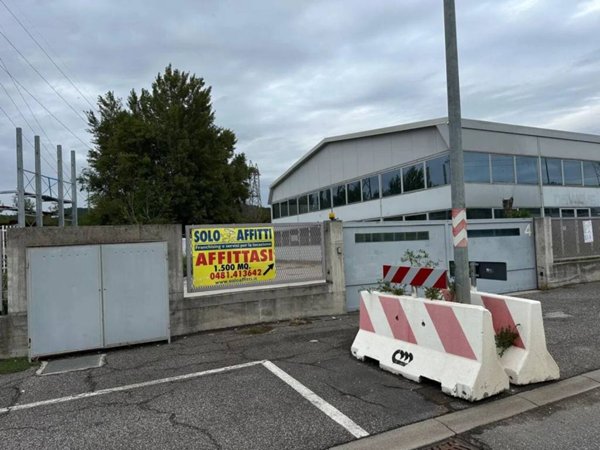 locale commerciale in affitto a Monfalcone