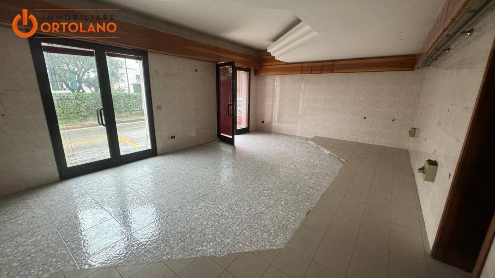 locale commerciale in affitto a Monfalcone in zona Panzano