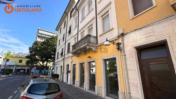 locale commerciale in affitto a Monfalcone