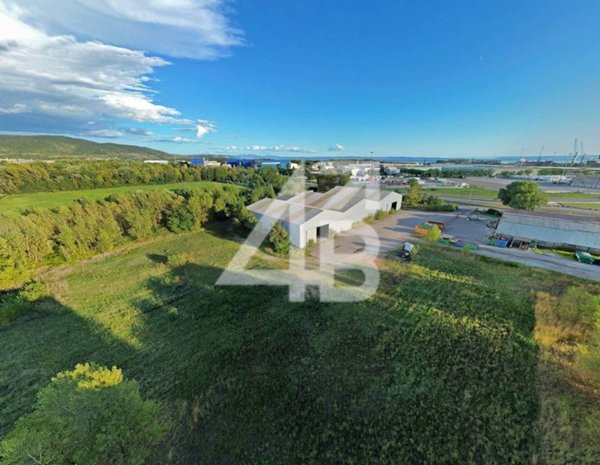 capannone in affitto a Monfalcone