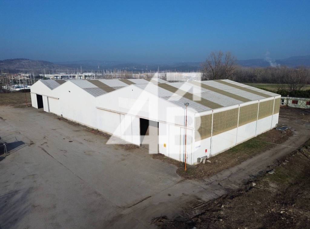 capannone in affitto a Monfalcone