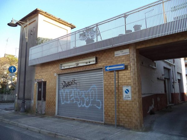 locale commerciale in affitto a Monfalcone