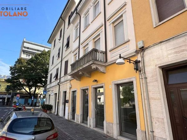 negozio in affitto a Monfalcone